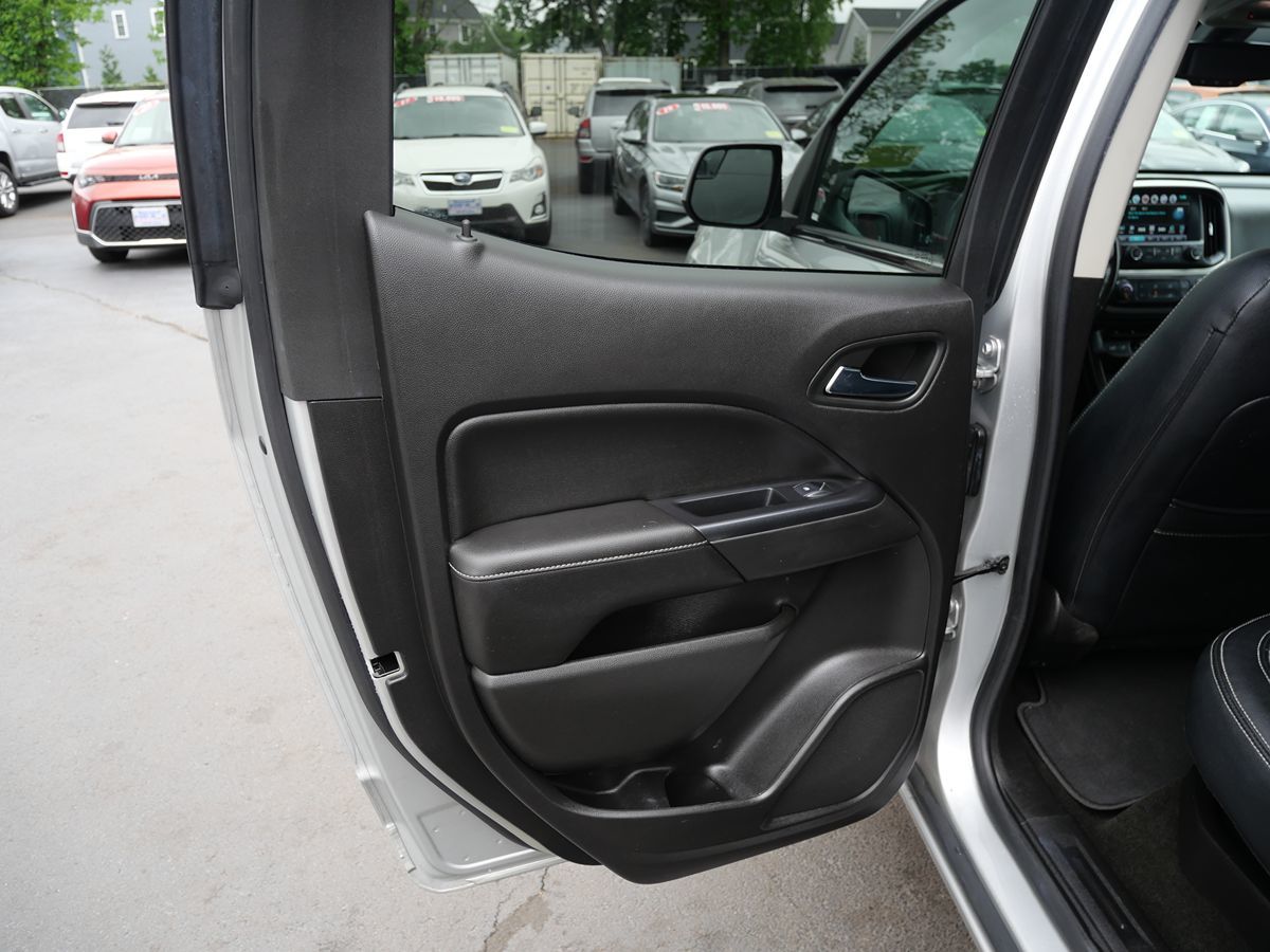 Vehicle image 28 of 35