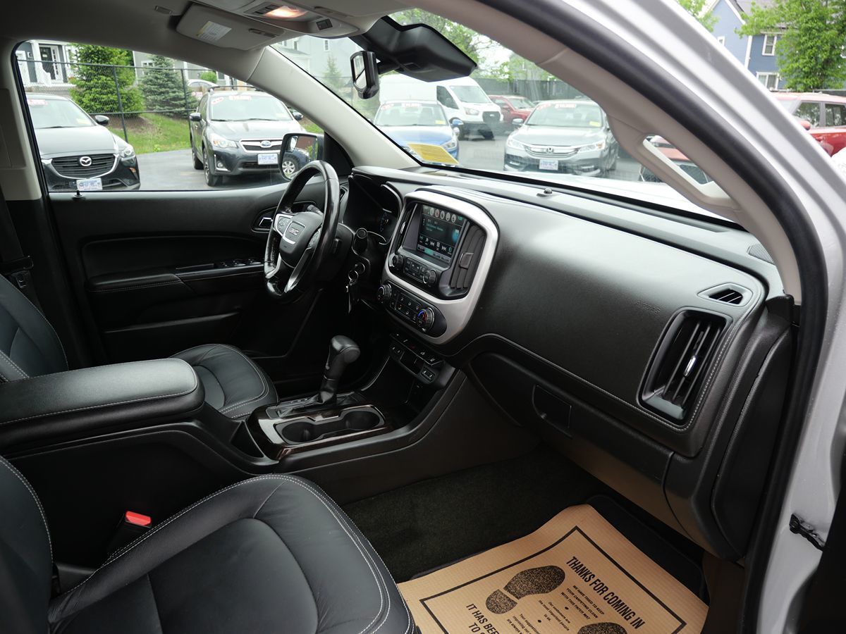 Vehicle image 20 of 35
