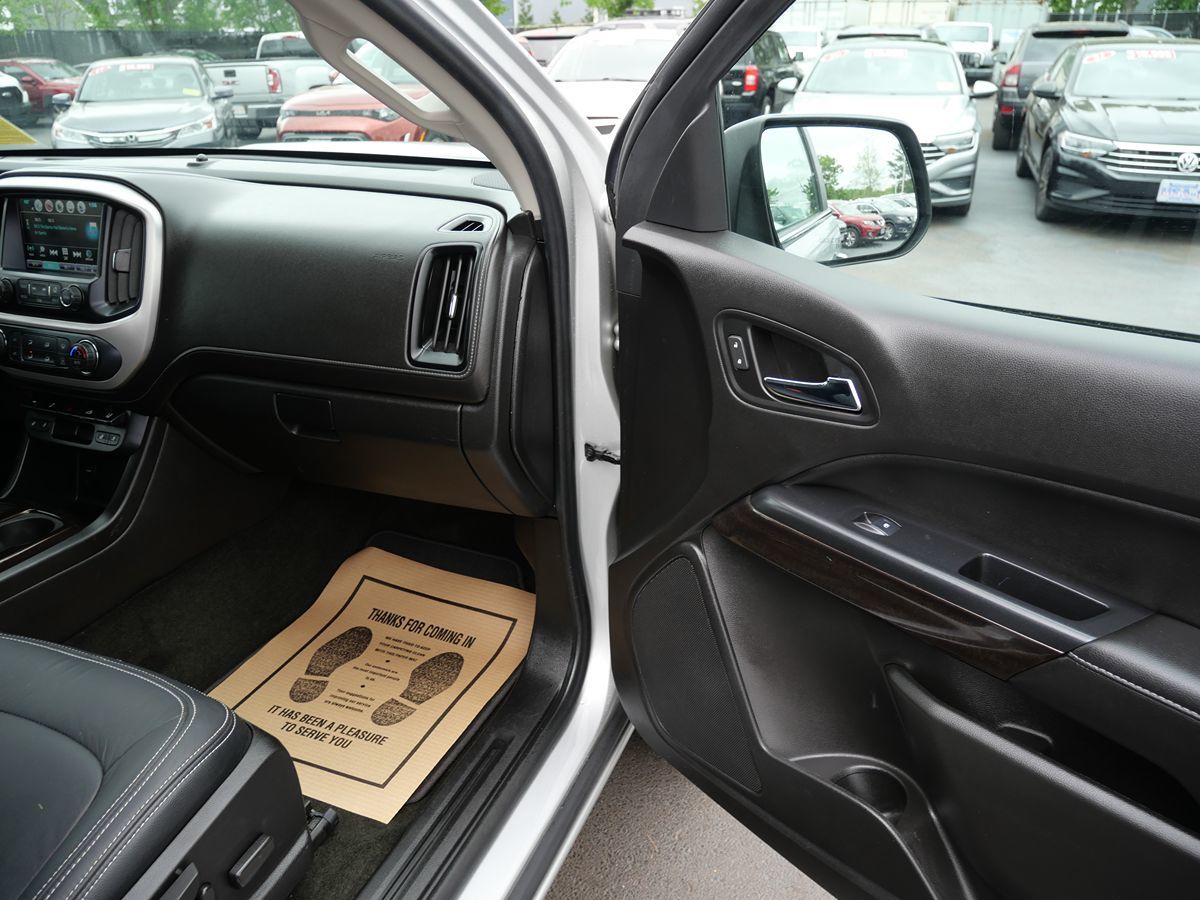 Vehicle image 23 of 35