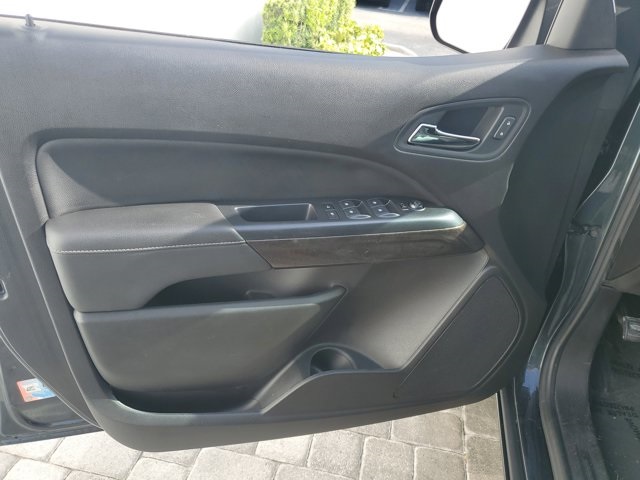Vehicle image 23 of 28