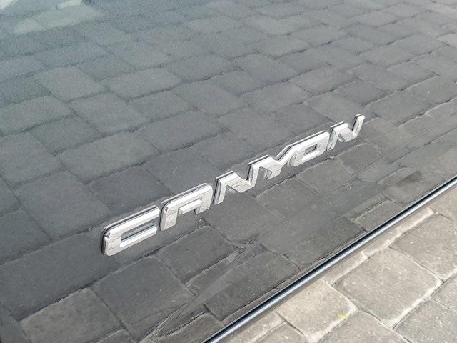 Vehicle image 25 of 28
