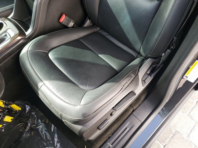Vehicle image 10 of 28