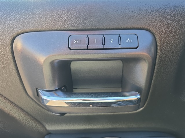 Vehicle image 33 of 35