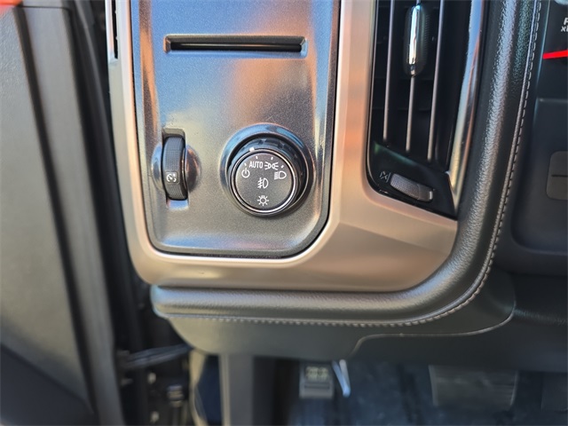 Vehicle image 32 of 35