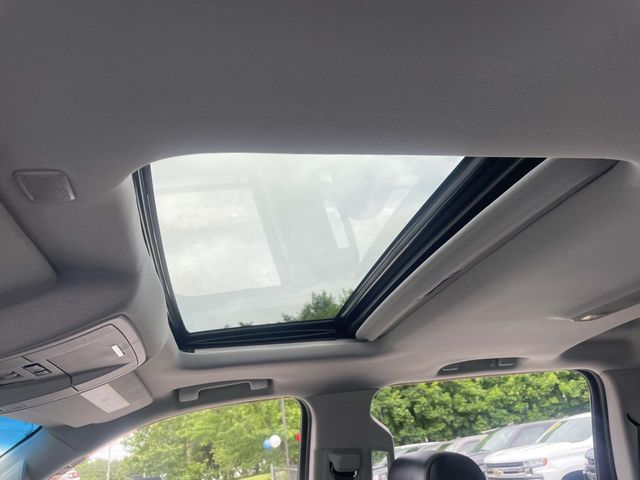 Vehicle image 25 of 45