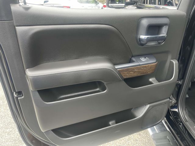 Vehicle image 19 of 45