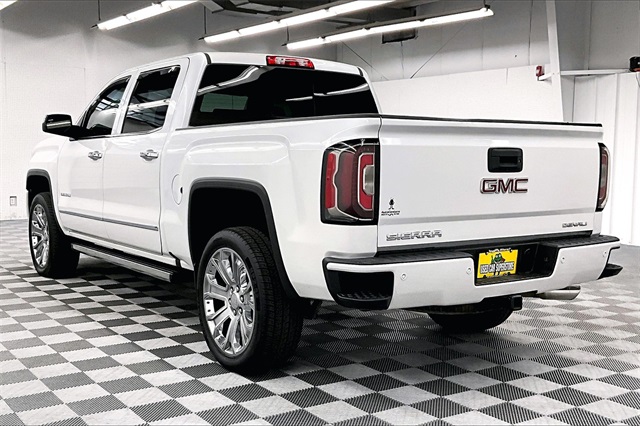 2018 GMC Sierra 1500 Denali Image 6 of 38