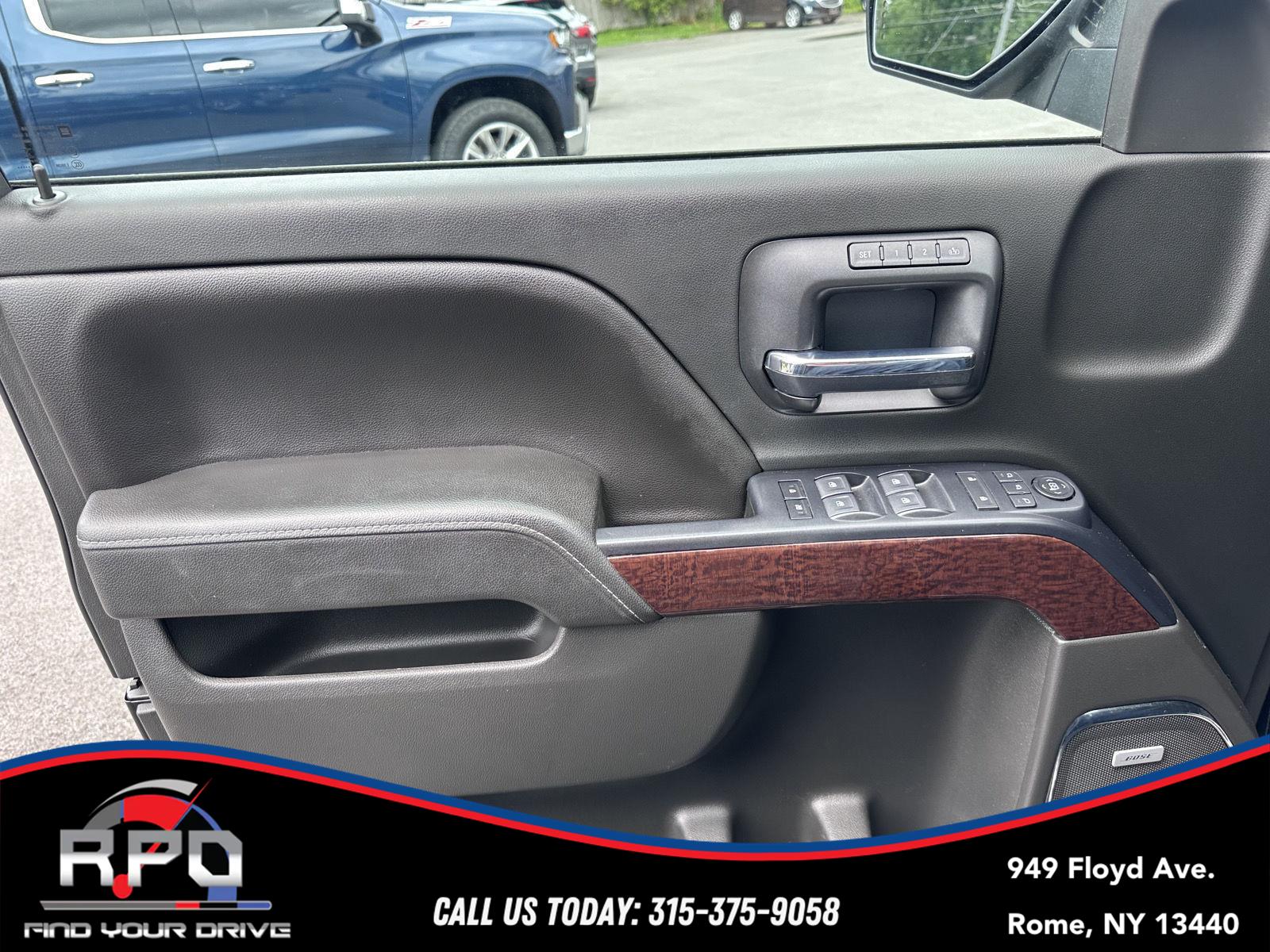 Vehicle image 21 of 33