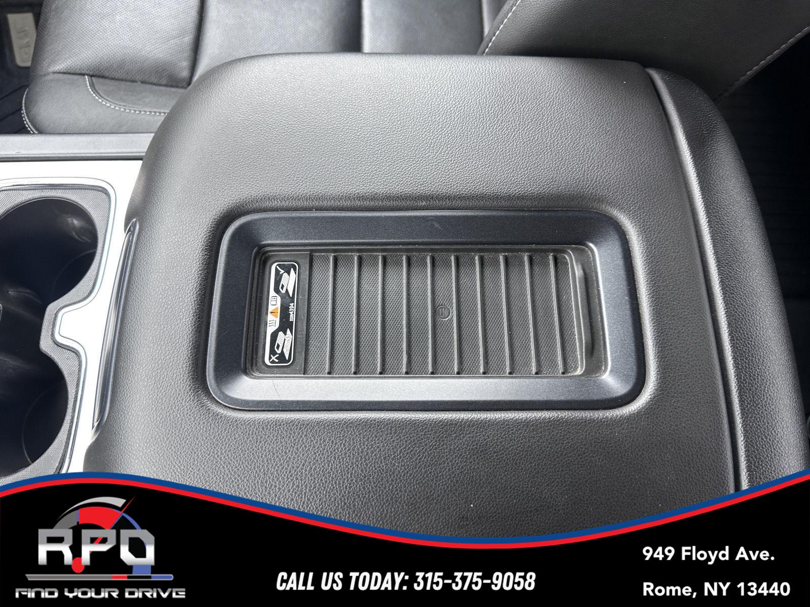 Vehicle image 25 of 33