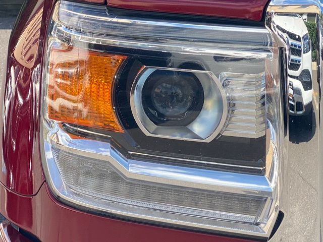 Vehicle image 31 of 46