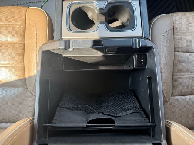 Vehicle image 32 of 46