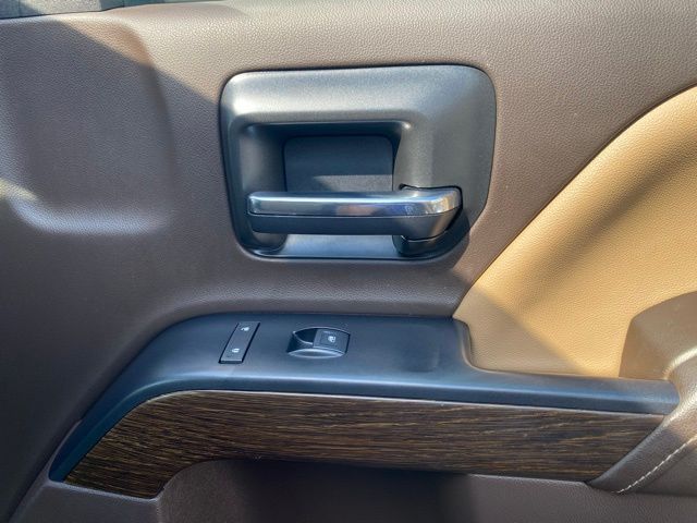 Vehicle image 33 of 46