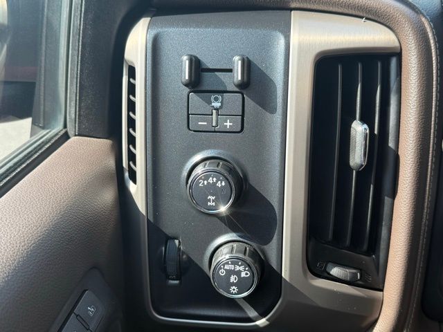 Vehicle image 34 of 46