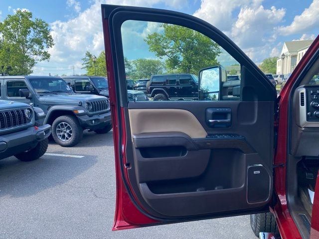 Vehicle image 23 of 46
