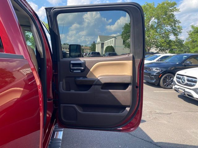 Vehicle image 38 of 46