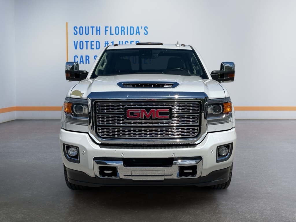 2018 GMC Sierra 2500HD Denali Image 2 of 22