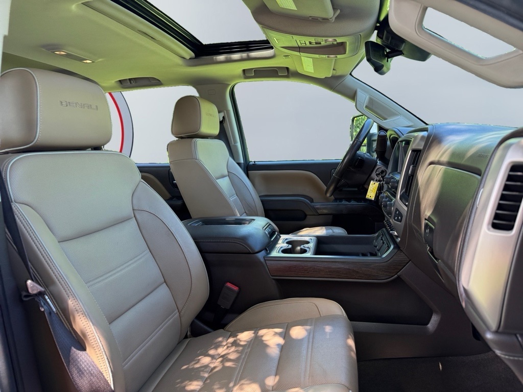 2018 GMC Sierra 2500HD Denali Image 12 of 22
