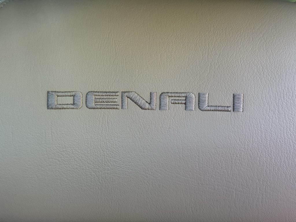 2018 GMC Sierra 2500HD Denali Image 17 of 22