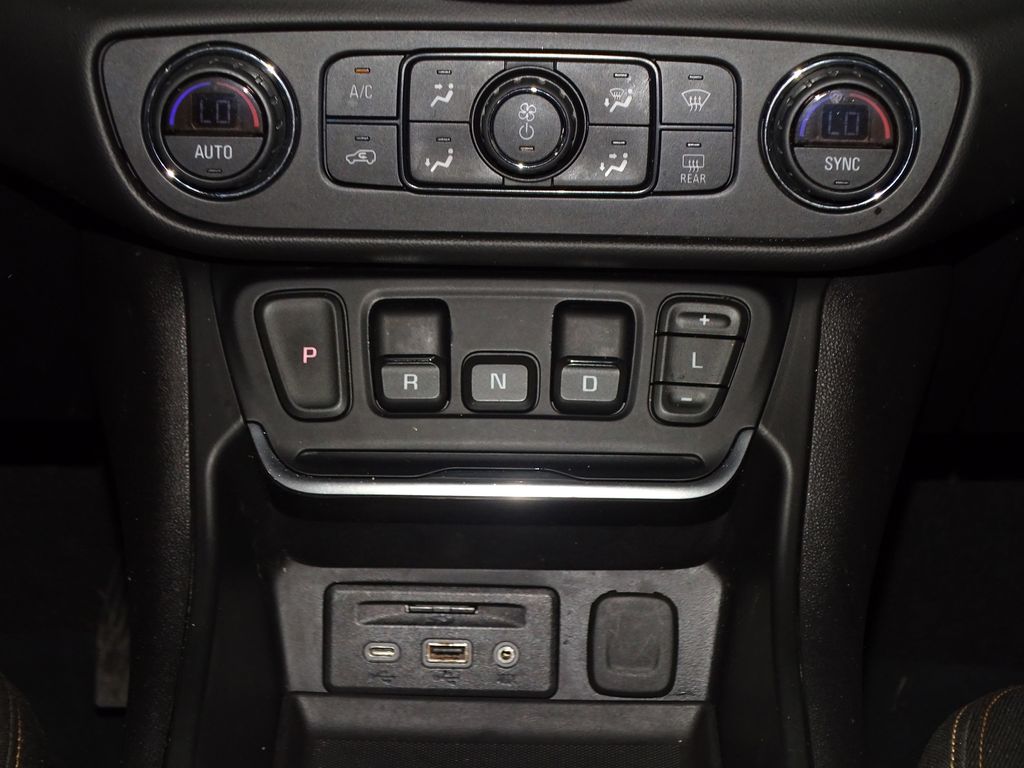 Vehicle image 32 of 37