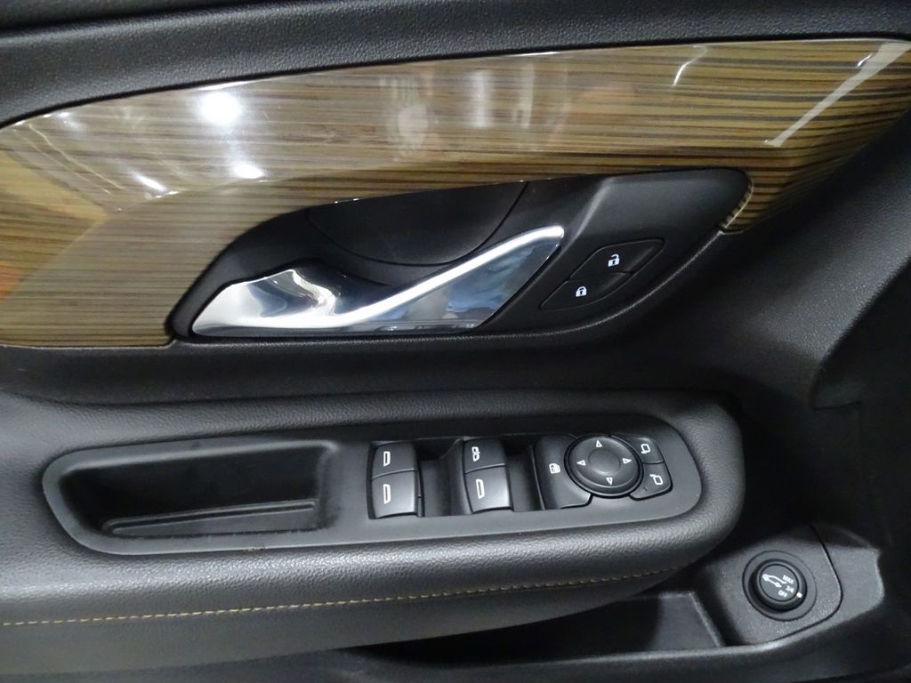 Vehicle image 13 of 37