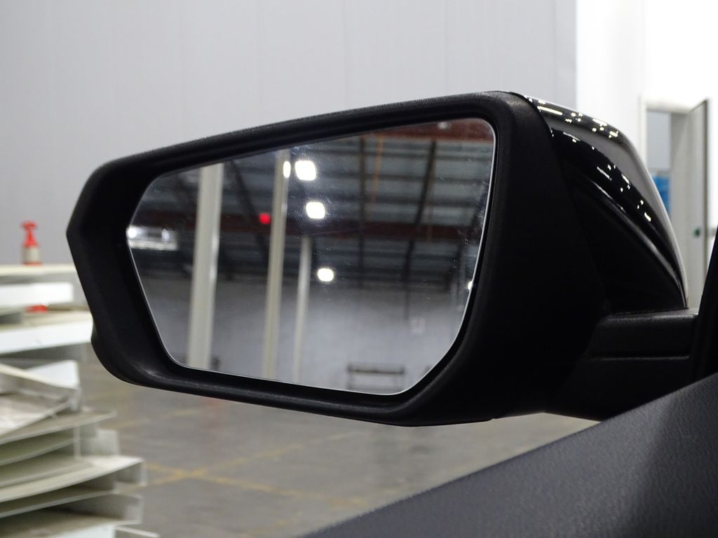 Vehicle image 33 of 37