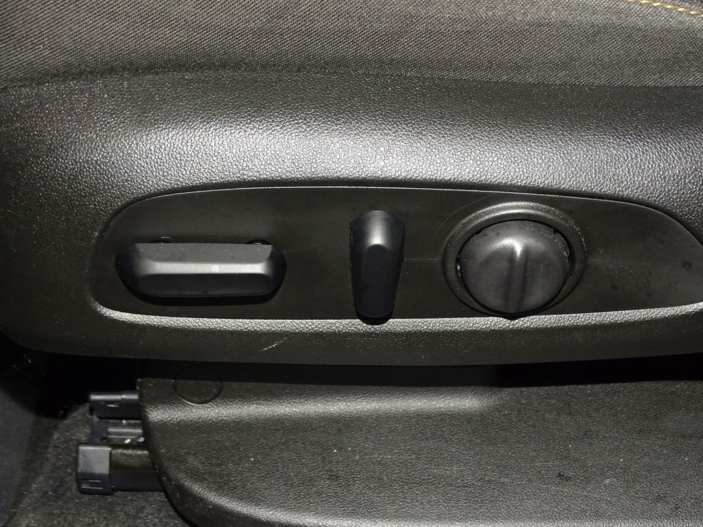 Vehicle image 15 of 37