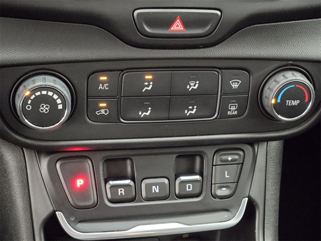 Vehicle image 25 of 32
