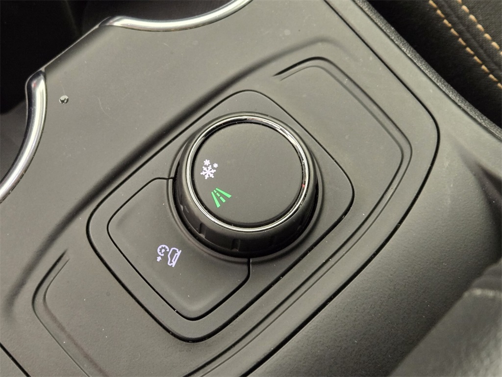 Vehicle image 26 of 32