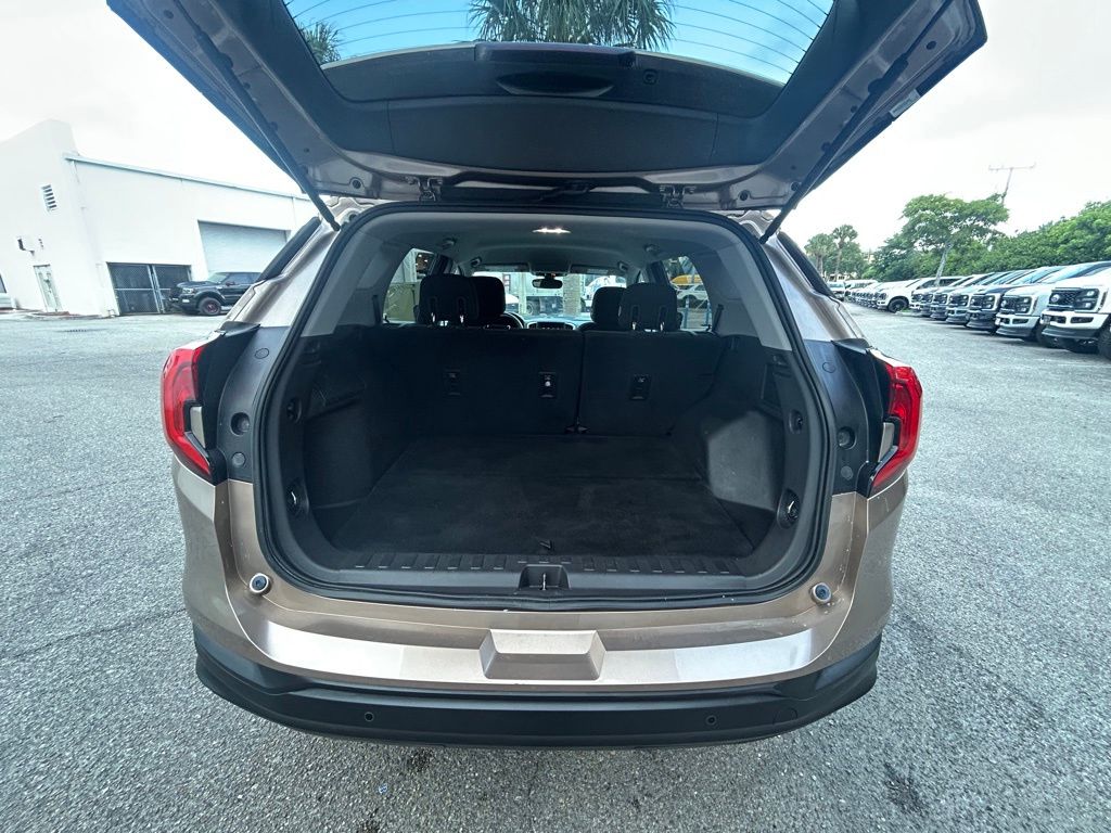 Vehicle image 33 of 44