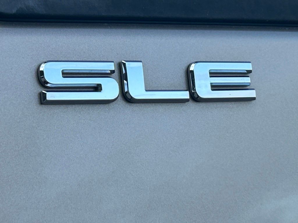 Vehicle image 21 of 44
