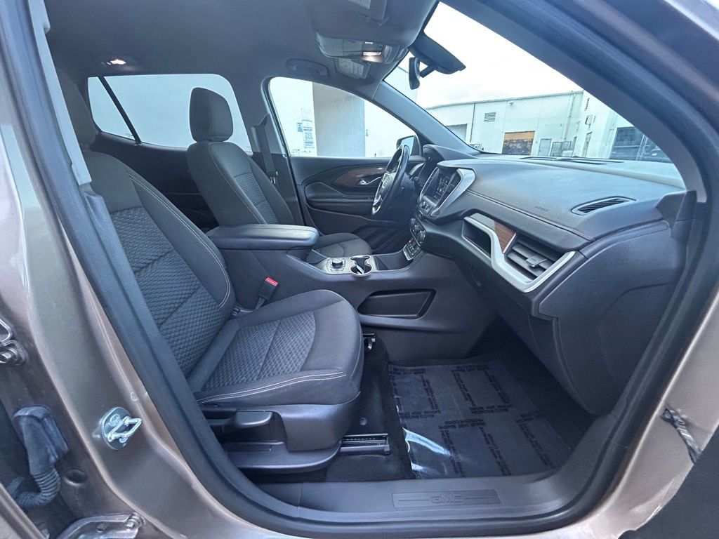 Vehicle image 25 of 44