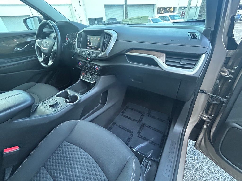 Vehicle image 27 of 44