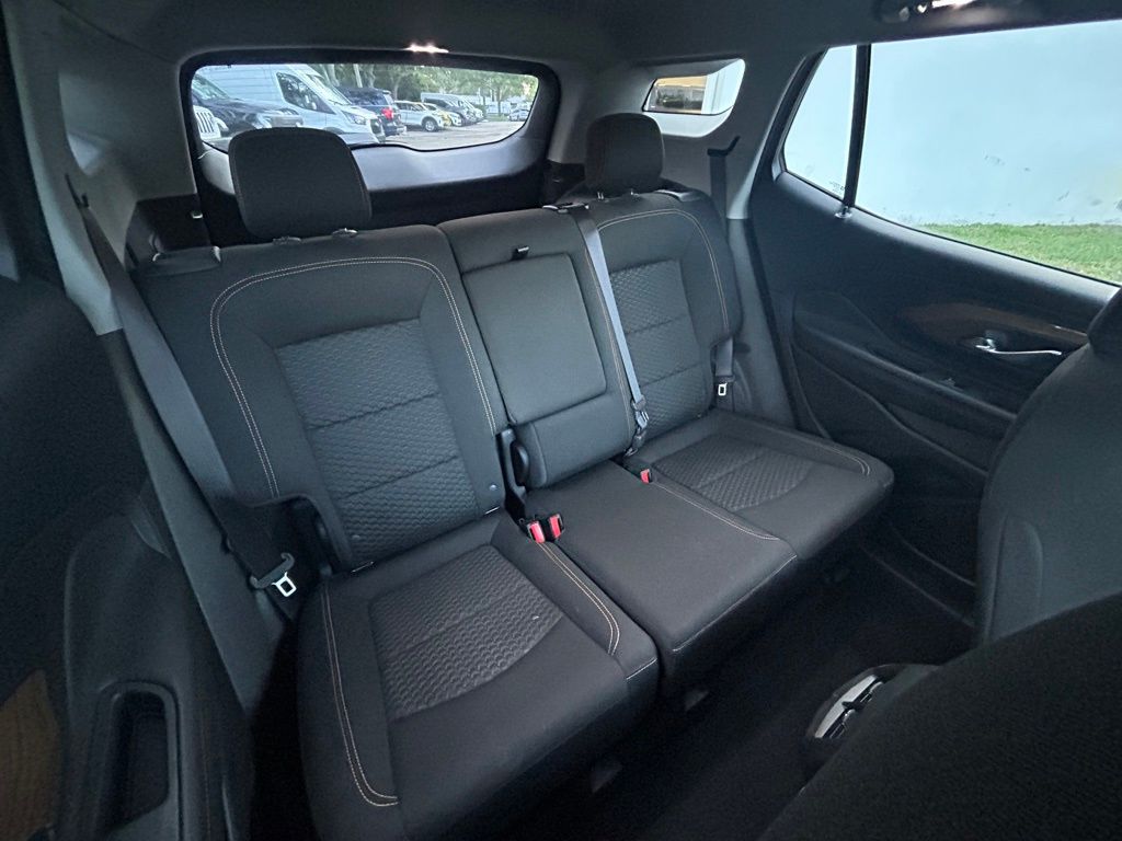Vehicle image 31 of 44