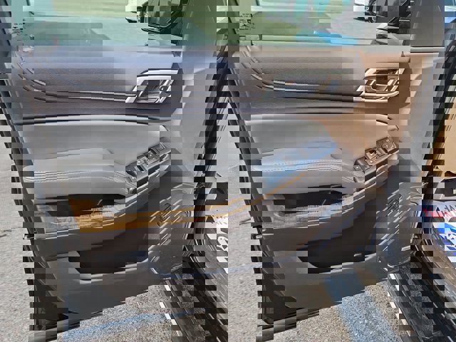 Vehicle image 12 of 23