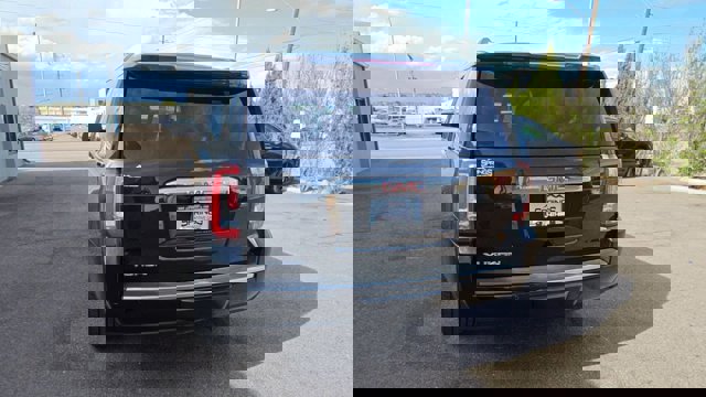 Vehicle image 9 of 23