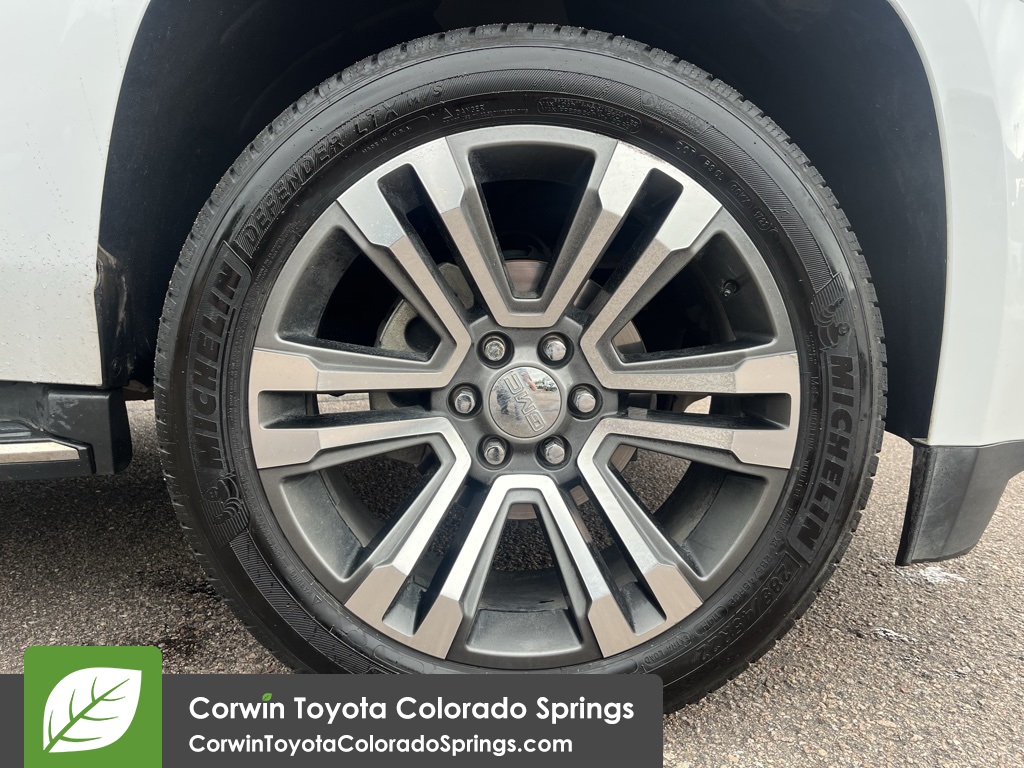 Vehicle image 10 of 32