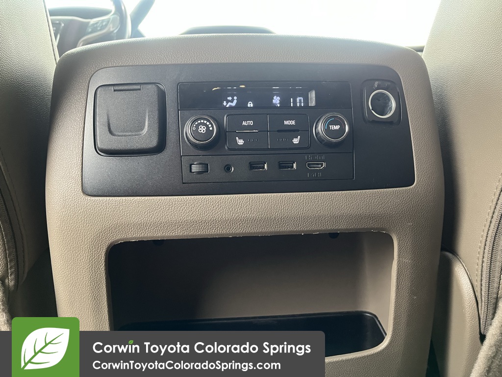 Vehicle image 27 of 32