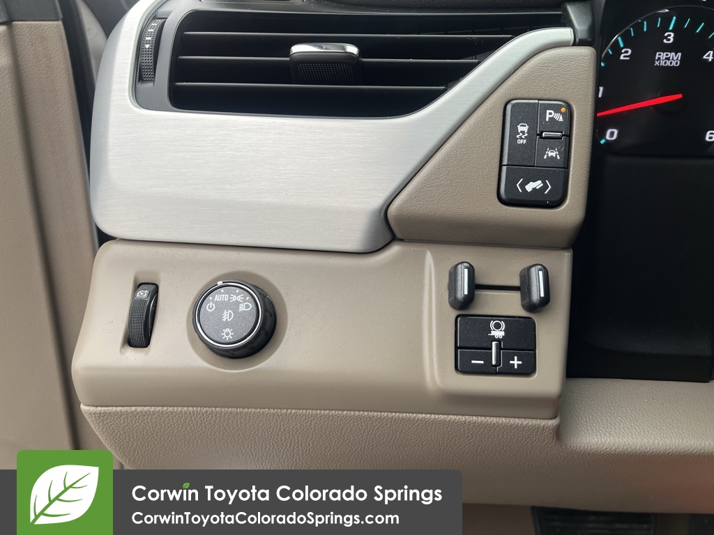 Vehicle image 21 of 32