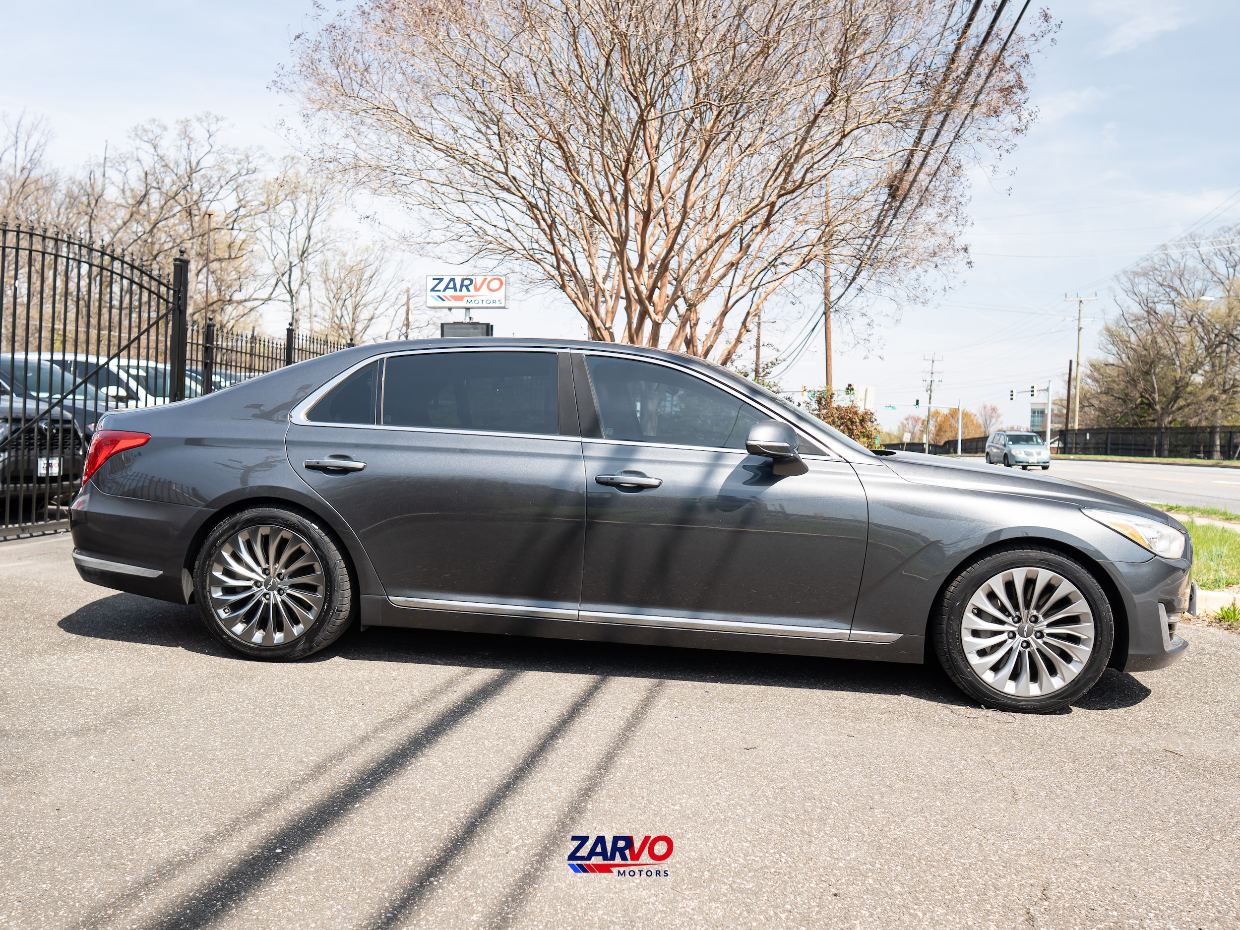 2018 Genesis G90 3.3T Premium Image 3 of 55