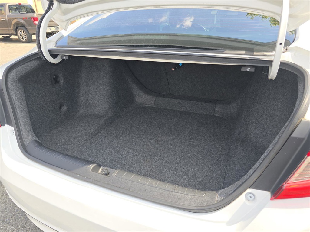 Vehicle image 10 of 31