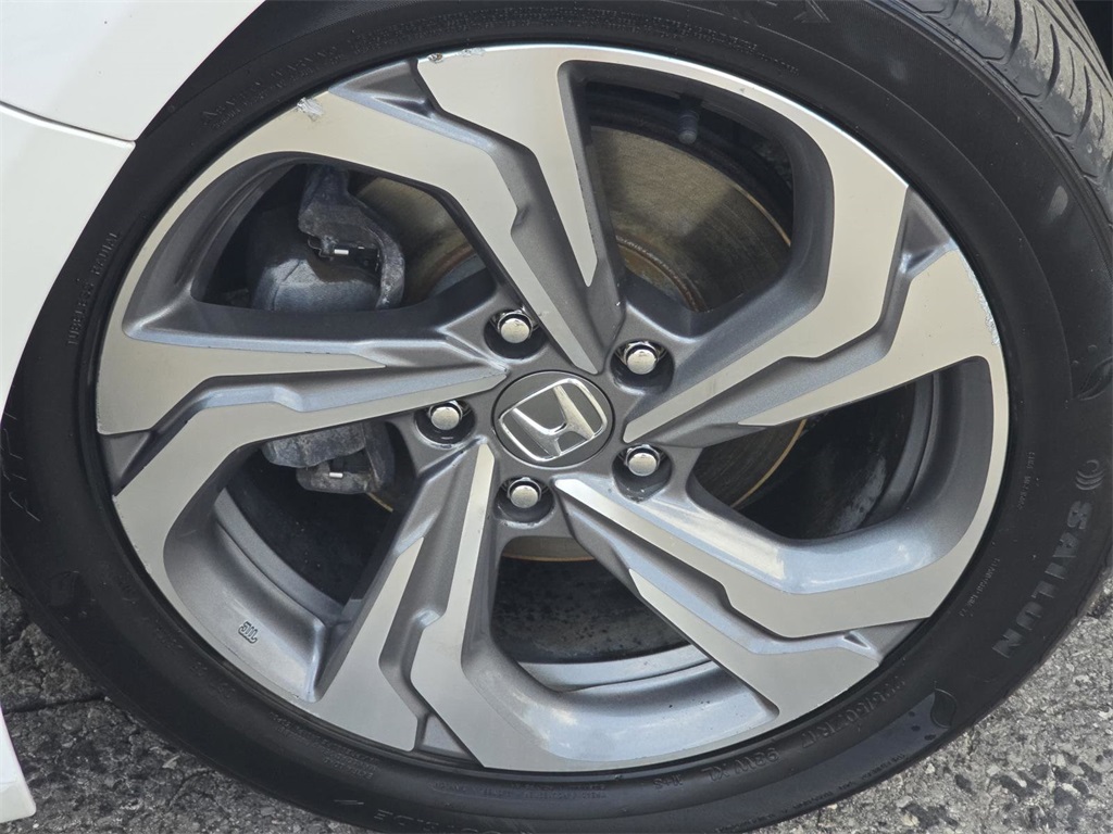 Vehicle image 9 of 31