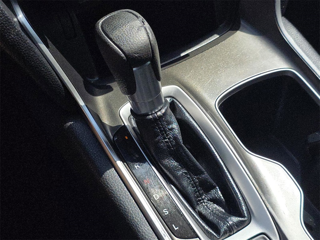 Vehicle image 23 of 31