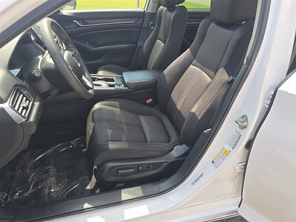 Vehicle image 13 of 31
