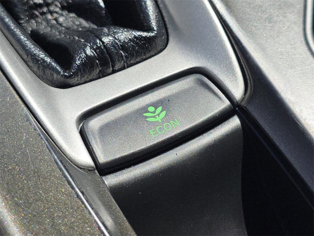 Vehicle image 26 of 31