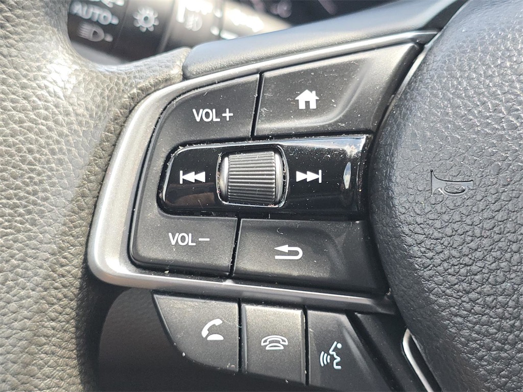 Vehicle image 27 of 31