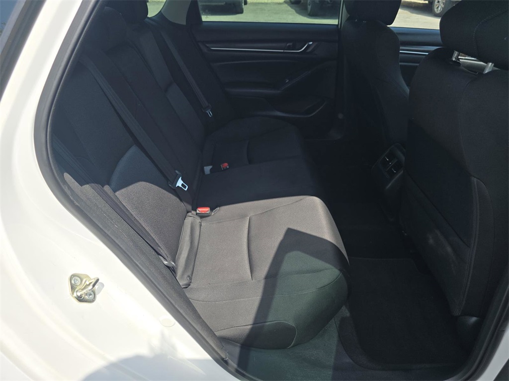 Vehicle image 12 of 31