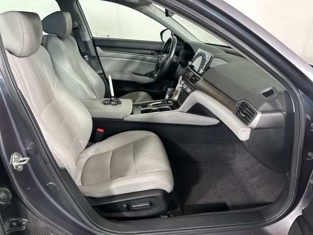 Vehicle image 26 of 27