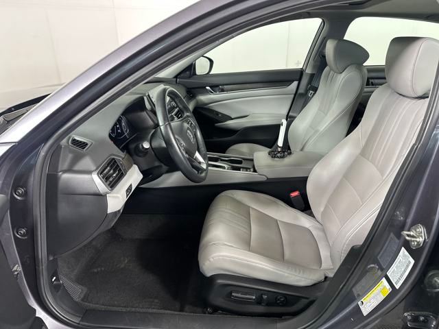 Vehicle image 11 of 27