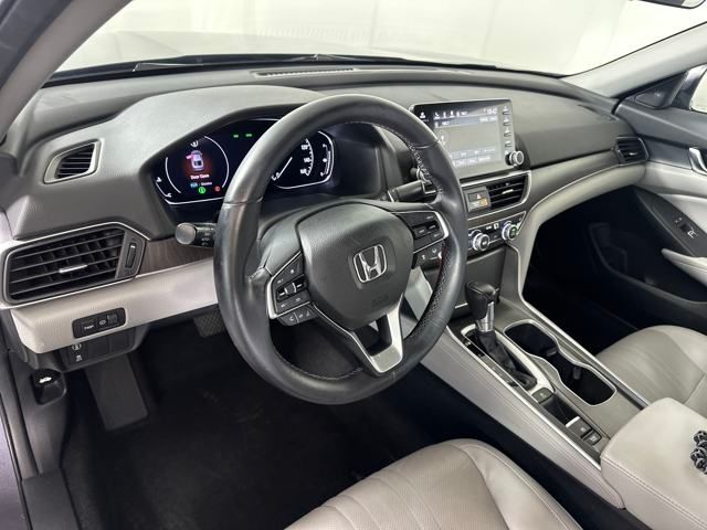 Vehicle image 13 of 27