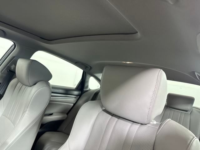Vehicle image 12 of 27